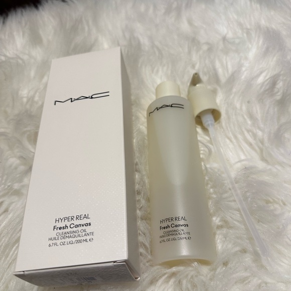 Sale of M.A.C beauty products - Picture 1 of 3
